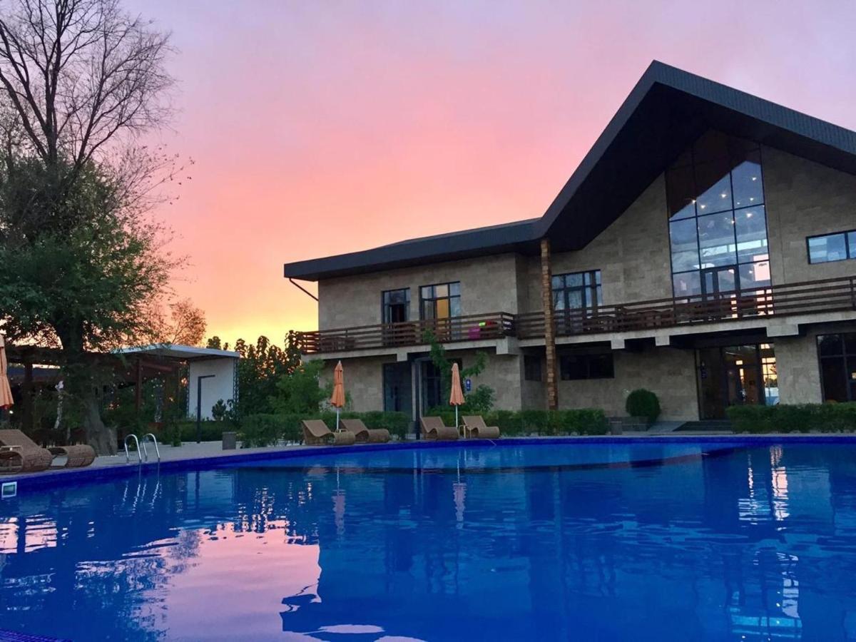 Hotel Alpen Park Szymkent Zewnętrze zdjęcie